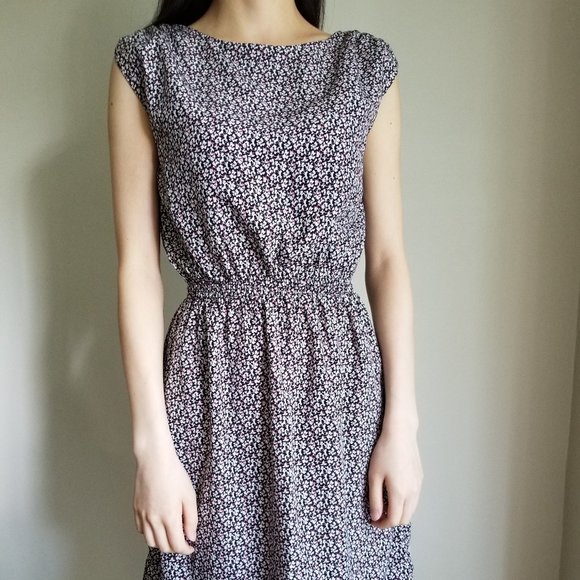 BNWT Easy and Simple Summer Dress - Picture 1 of 4